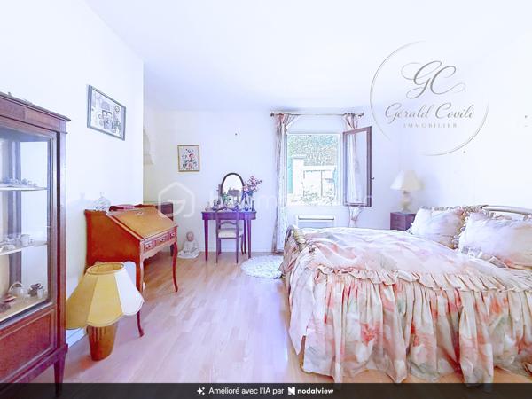 Exclusivité Gérald COVILI – BSK Immobilier

Située dans un secteur recherché de Grasse Saint-Antoine, à proximité immédiate des commerces, des écoles et de l'ensemble des commodités, cette agréable maison individuelle de plain-pied développe une superficie d'environ 115 m² et est édifiée sur une parcelle de 472 m² avec piscine.

Dès l'entrée, la maison offre des volumes agréables et une distribution fonctionnelle. Elle se compose d'un salon-séjour lumineux avec cheminée, d'une cuisine indépendante, de trois chambres, d'une salle d'eau, d'un WC indépendant ainsi que d'une buanderie.

Le salon-séjour de plus de 32 m² constitue le cœur de la maison. La cuisine, actuellement indépendante et d'une superficie de près de 16 m², offre par ailleurs une belle possibilité d'évolution : son ouverture sur la pièce de vie permettrait de créer un espace convivial et contemporain de près de 50 m².

L'ensemble de la maison étant de plain-pied, elle bénéficie d'une organisation particulièrement confortable et fonctionnelle au quotidien.

À l'extérieur, la propriété bénéficie d'un agréable espace de vie composé d'une belle terrasse abritée et d'une piscine, offrant un cadre idéal pour profiter des beaux jours et se détendre. 
L'accès à la propriété permet également de stationner plusieurs véhicules, un véritable atout au quotidien.

Pour votre confort, la maison dispose également de la climatisation dans le salon ainsi que dans l'une des chambres.

Un garage d'environ 16 m², actuellement utilisé comme espace de stockage, complète ce bien. 

Construite en 1987, cette maison présente un DPE classé C, avec des émissions de gaz à effet de serre classées A. 

Une maison familiale, fonctionnelle et évolutive, bénéficiant d'un emplacement recherché à Grasse Saint-Antoine, d'un extérieur agréable avec piscine et terrasse abritée, ainsi que d'un beau potentiel d'aménagement.

À découvrir sans tarder - coup de cœur assuré !

Pour tout renseignement complémentaire ou pour organiser une visite,
contactez  Gérald COVILI au 06 14 42 87 03.