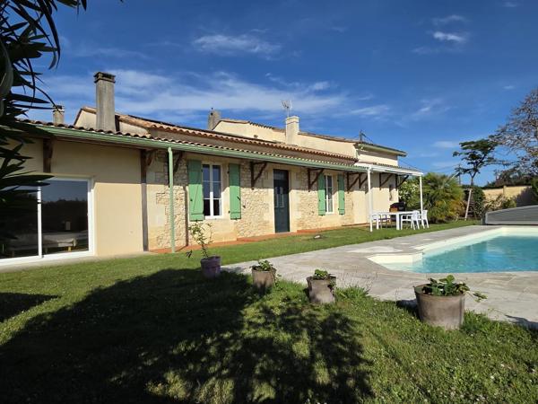 Vente                                                      Maison
                        
                     13 pièces                      208 m2                     à Créon