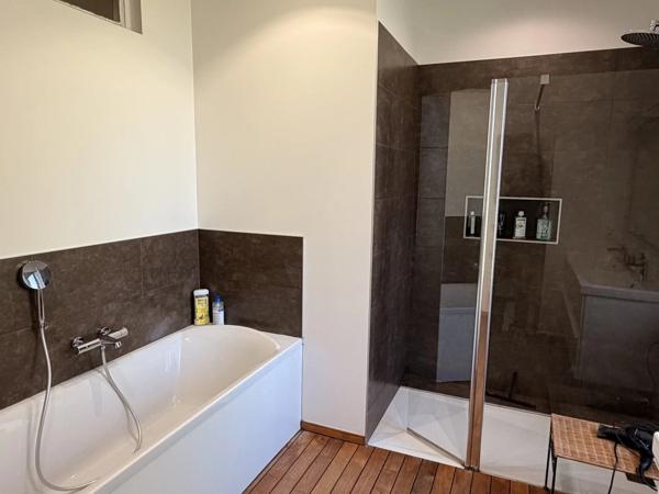 Vente                                                      Maison
                        
                     13 pièces                      208 m2                     à Créon