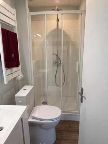 Vente                                                      Maison
                        
                     13 pièces                      208 m2                     à Créon