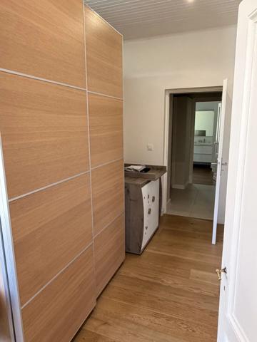 Vente                                                      Maison
                        
                     13 pièces                      208 m2                     à Créon