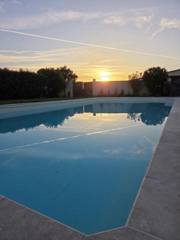 Vente                                                      Maison
                        
                     13 pièces                      208 m2                     à Créon