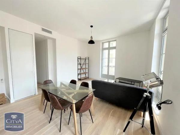 Appartement à louer 3 pièces 63.76m² Marseille (13002)