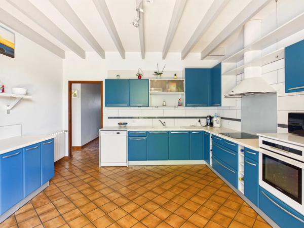 Spacieuse maison de 4 chambres + gîte de 3 chambres + dépendances