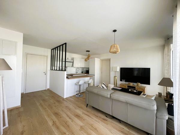 Appartement Mauguio 3 pièce(s) 65.5 m2 avec Grande Terrasse en L - Dernier Etage