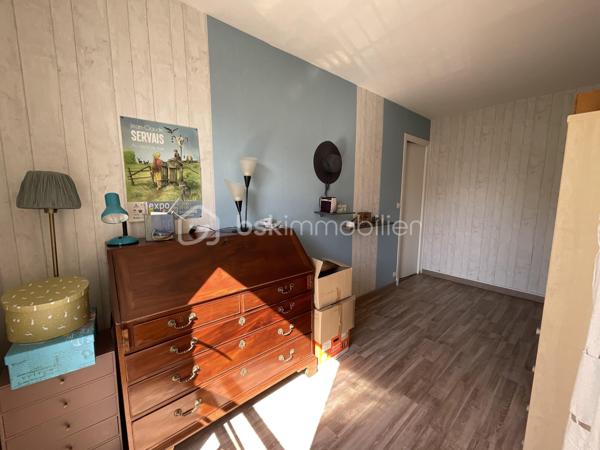 Marie-Mylène Louis vous présente :

Situé à Fresnes, au sein d’une résidence calme et verdoyante, cet appartement se trouve au 2ᵉ étage sur 10 et bénéficie d’un environnement agréable, à proximité immédiate d’Antony et des commodités.

D’une superficie de 62 m², il offre un séjour lumineux prolongé par un balcon exposé plein sud, avec une vue dégagée et verdoyante, sans aucun vis-à-vis : un véritable atout pour le confort au quotidien.

L’appartement se compose de :

-Une entrée
-Un séjour lumineux
-Une cuisine indépendante
-Trois chambres
-Une salle de bains
-Un WC séparé
-Une cave

Le stationnement est libre au sein de la résidence.

Vous apprécierez également la proximité immédiate des écoles, commerces et du centre-ville, ainsi que l’accès au RER C Chemin d’Antony, situé à environ 14 minutes à pied.

Un bien idéal pour une famille ou pour un investissement locatif, offrant un cadre de vie à la fois calme et pratique.

Disponible 7j/7 pour vos visites. Une question ? Un projet ? Je suis à votre écoute pour vous accompagner à chaque étape.

Note : Afin de vous accompagner dans votre projection, certaines images de la galerie sont conçues par intelligence artificielle. Elles illustrent les possibilités d’aménagement et de finitions pour vos futurs travaux.