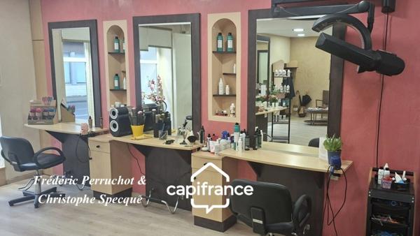 Puy de Dome CHABRELOCHE (63): A vendre salon de coiffure Homme et Femme