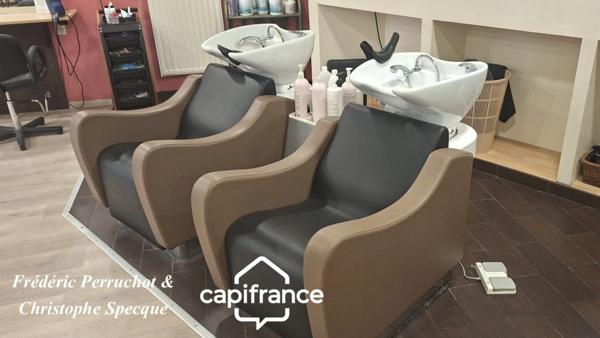 Puy de Dome CHABRELOCHE (63): A vendre salon de coiffure Homme et Femme