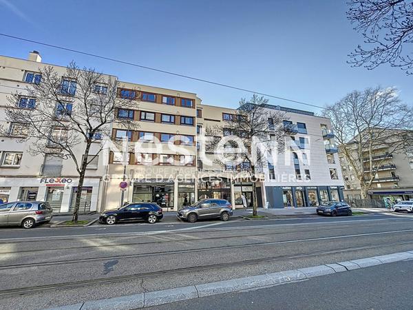 Local professionnel rénové Centre Ville Franklin Roosevelt - 69500 BRON