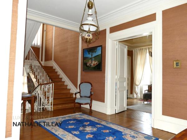 Orleans centre, a vendre, Hotel particulier de 465 m², parc paysagé et dépendances.