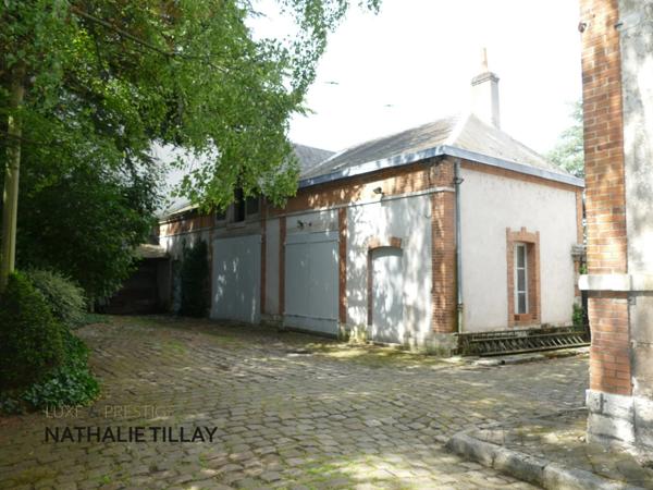 Orleans centre, a vendre, Hotel particulier de 465 m², parc paysagé et dépendances.