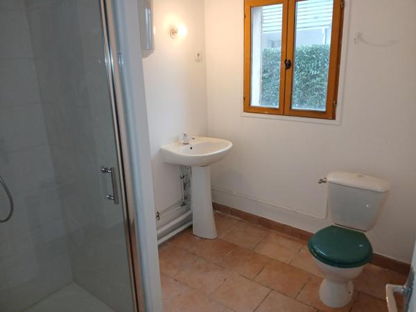 Pour investissement, évreux, dans un quartier calme, maison louée avec garage.