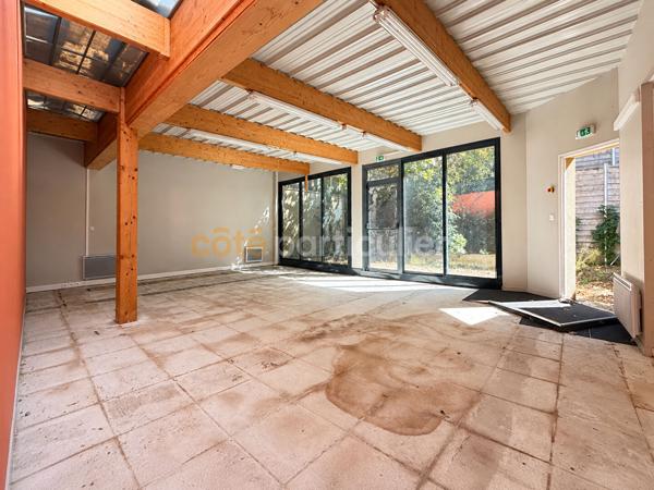 Vente
                Immeuble98 m² - 3 Pièces -
                    AMBOISE (37400)