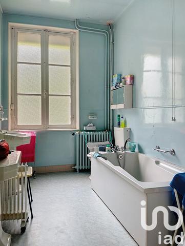 Maison à vendre 10 pièces 241 m² Bourg-et-Comin