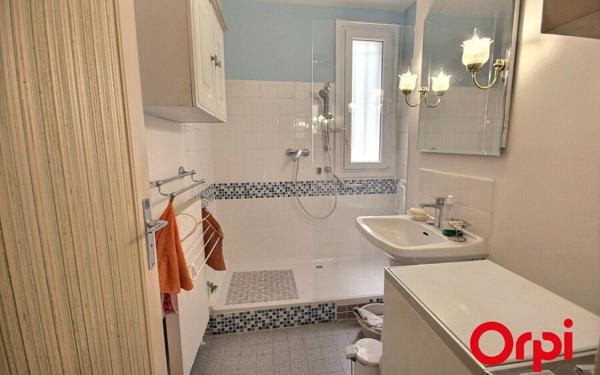 Appartement à vendre    3 pièces • 56,23 m2 Marseille 11