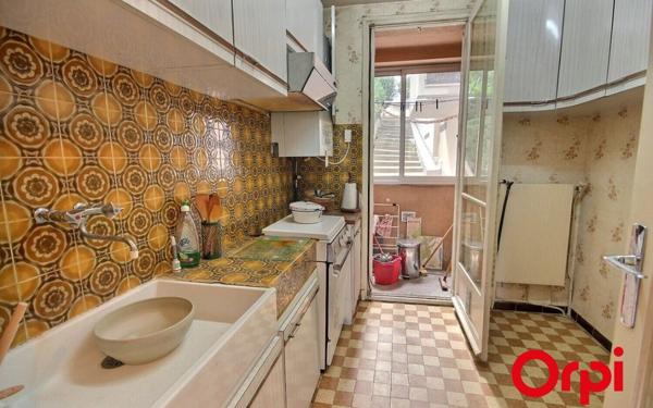 Appartement à vendre    3 pièces • 56,23 m2 Marseille 11