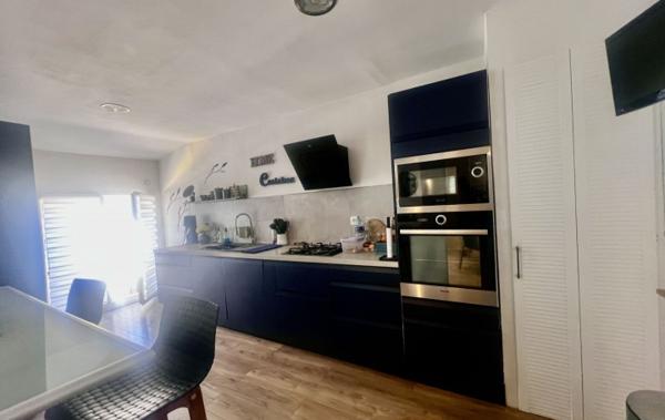 Vente Maison de village AVEC GRANDE REMISE ET LOGGIA Saint-gilles   