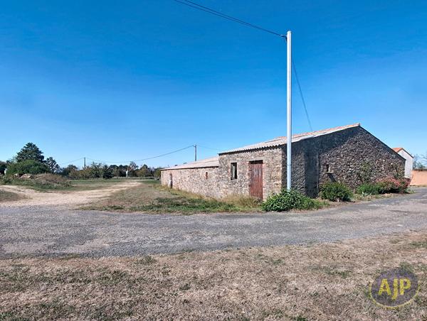 Maison à vendre Vieillevigne - 3 pièces, 300m² avec 0 chambre(s) à 127 000€ - AJP Immobilier Vieillevigne