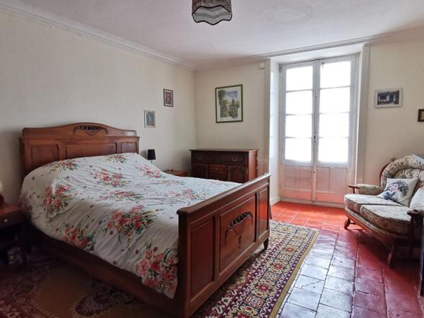 Ensemble Immobilier à Bais