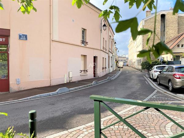 Maison Nanterre 8 pièce(s) 140 m2 €765 000 ** - Référence 15351