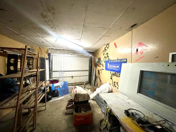 MAISON DE BOURG AVEC COUR ET GARAGE - MIREBEAU