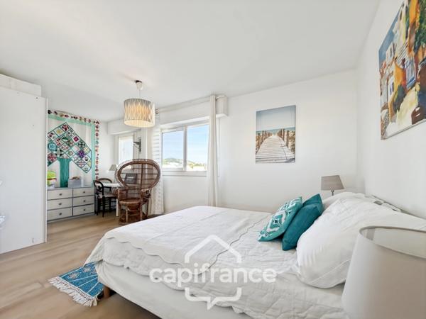 Appartement à vendre 4 pièces HYERES (83) - 147m2- 4ème et dernièr Etage- Accès direct GARAGE