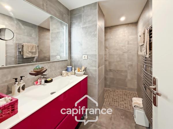 Appartement à vendre 4 pièces HYERES (83) - 147m2- 4ème et dernièr Etage- Accès direct GARAGE