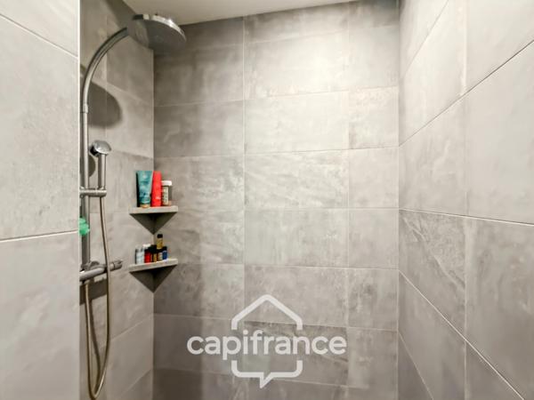 Appartement à vendre 4 pièces HYERES (83) - 147m2- 4ème et dernièr Etage- Accès direct GARAGE
