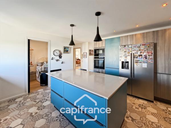 Appartement à vendre 4 pièces HYERES (83) - 147m2- 4ème et dernièr Etage- Accès direct GARAGE