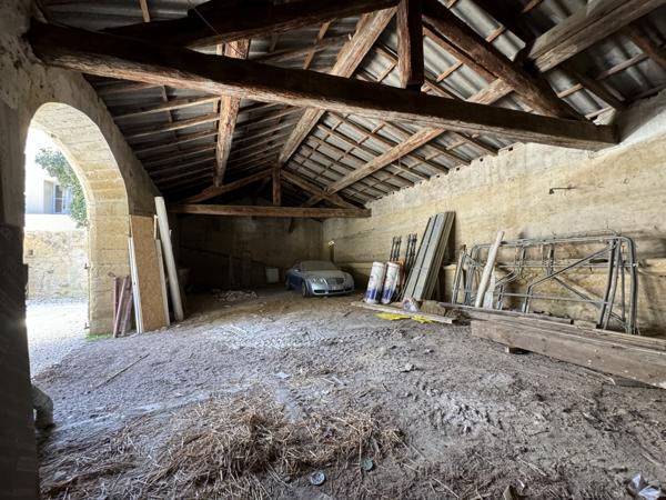 Sommières (30250) PARKINGS -GRANGE OU ENTREPOT EN HYPER CENTRE DE SOMMIÈRES