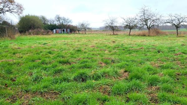 LE FAVRIL - TERRAIN CONSTRUCTIBLE - 1916 m²