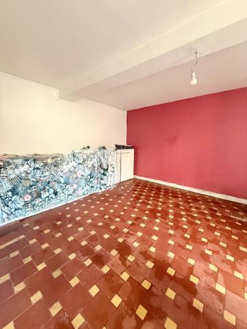 Maison à fort potentiel avec des dépendances