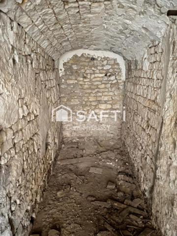 Maison à fort potentiel avec des dépendances