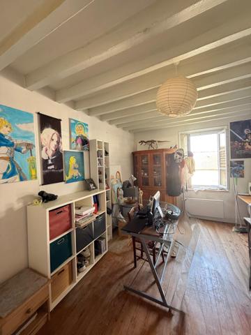 Maison à fort potentiel avec des dépendances