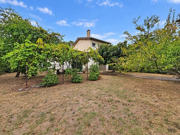 Auzeville-Tolosane - Maison familiale 120 m² avec 4 chambres, bureau et terrain arboré de 1 500 m²