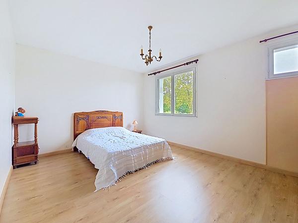 Auzeville-Tolosane - Maison familiale 120 m² avec 4 chambres, bureau et terrain arboré de 1 500 m²