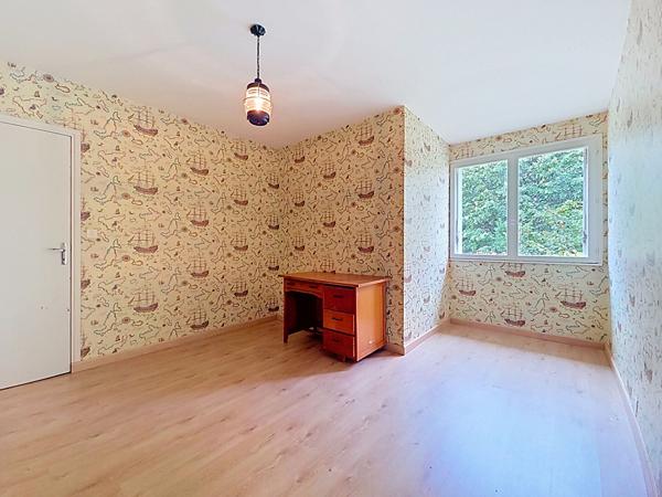 Auzeville-Tolosane - Maison familiale 120 m² avec 4 chambres, bureau et terrain arboré de 1 500 m²