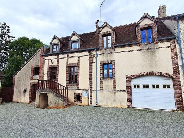 Maison dans un hameau au calme de 3 chambres avec jardin et garage