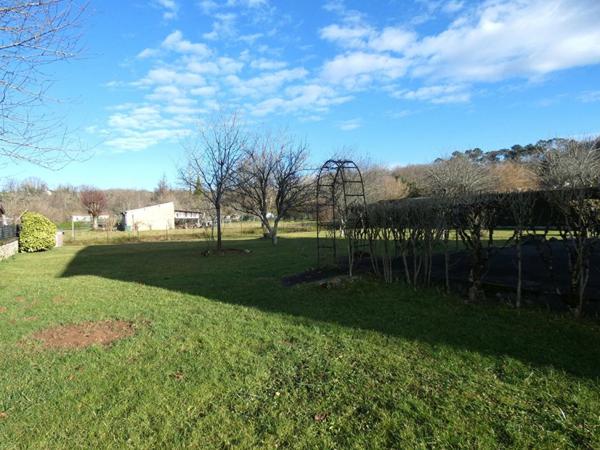 Maison 90m² habitables / 2 chambres / studio / garage / jardin