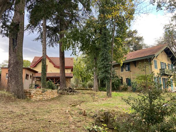 Deux maisons avec parc de 6910m²  vu Saône