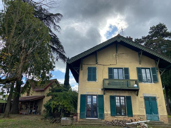 Deux maisons avec parc de 6910m²  vu Saône