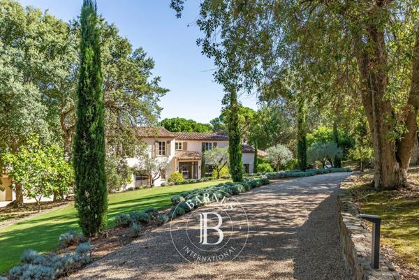 Valbonne, Villa 5 Chambres -  615 m² à vendre