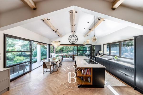 Valbonne, Villa 5 Chambres -  615 m² à vendre