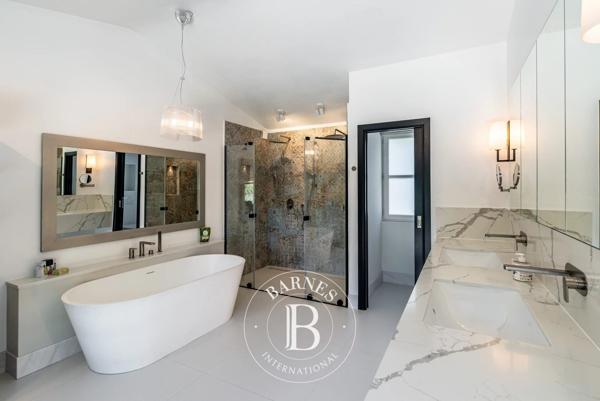 Valbonne, Villa 5 Chambres -  615 m² à vendre