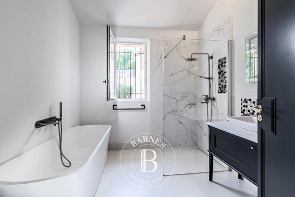 Valbonne, Villa 5 Chambres -  615 m² à vendre