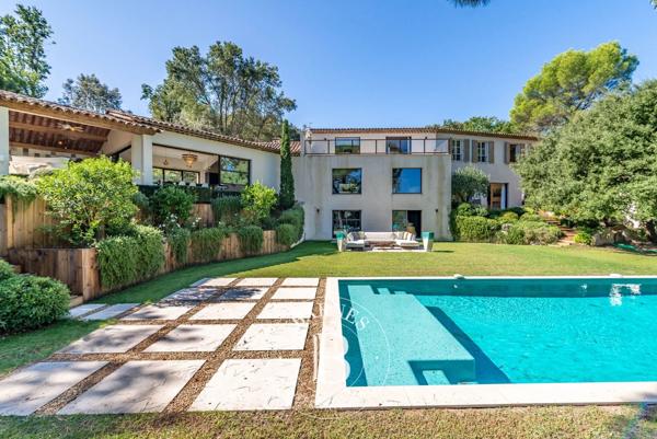 Valbonne, Villa 5 Chambres -  615 m² à vendre