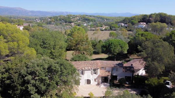 Valbonne, Villa 5 Chambres -  615 m² à vendre