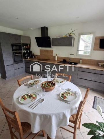 Une belle et spacieuse maison contemporaine