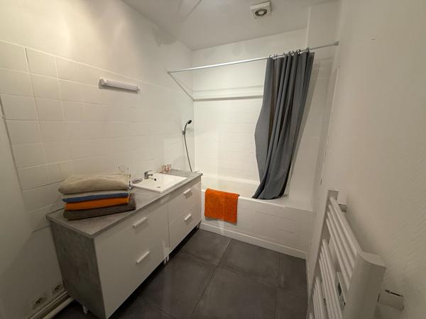 Maison d'habitation divisé en 3 appartements
