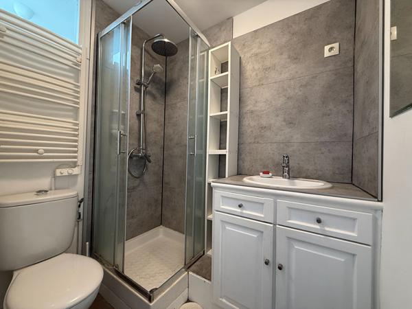 Maison d'habitation divisé en 3 appartements